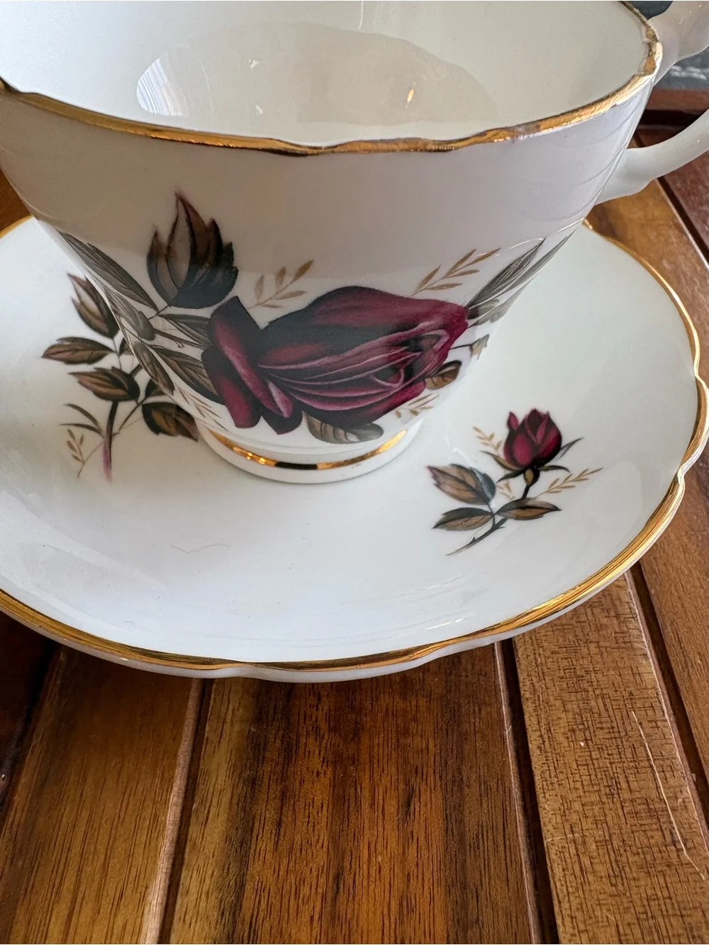 Vtg Consort Fine Bone China Teacup Saucer England Roses Gold Gilt w Gold Stand